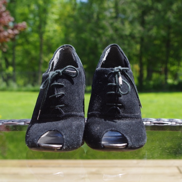 Nickels Lace-up Black Heels: Size 7 - Picture 1 of 4